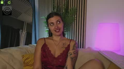 Snapshot of ema_reese chatting on July 10, 4:39 am Ema Reese online show from July 10, 4:39 am