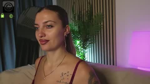 Snapshot of ema_reese chatting on July 12, 4:36 am Ema Reese online show from July 12, 4:36 am