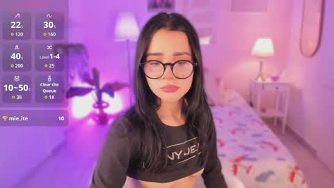 Snapshot of ema_soul chatting on September 29, 8:02 pm emma soul online show from September 29, 8:02 pm