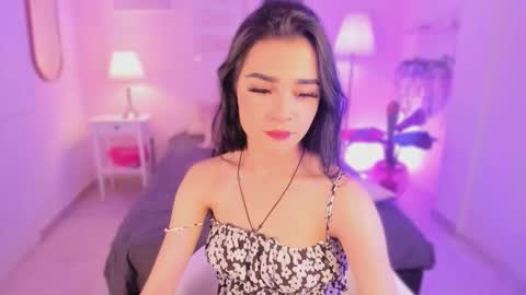 Snapshot of ema_soul chatting on October 24, 7:43 pm emma soul online show from October 24, 7:43 pm