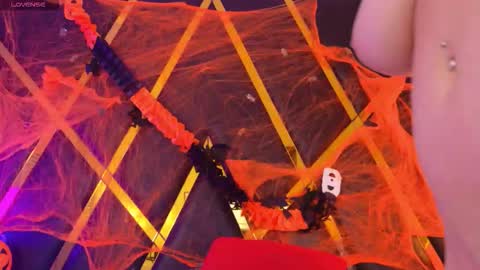 Snapshot of emaacastro chatting on October 31, 11:55 am Emma online show from October 31, 11:55 am