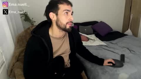 Snapshot of emanuell___ chatting on April 28, 10:37 pm emanuell___ online show from April 28, 10:37 pm