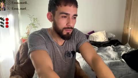 Snapshot of emanuell___ chatting on May 16, 8:29 pm emanuell___ online show from May 16, 8:29 pm