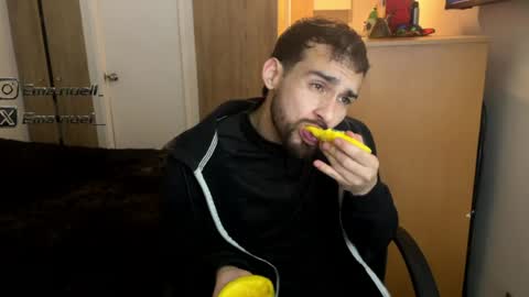 Snapshot of emanuell___ chatting on June 15, 10:56 pm emanuell___ online show from June 15, 10:56 pm