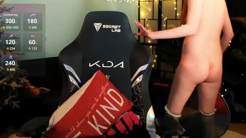 Snapshot of ember_skye chatting on January 29, 1:27 am Miss Ember Skye online show from January 29, 1:27 am