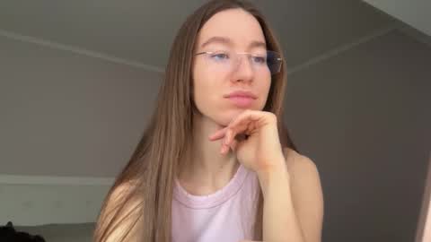 Snapshot of emberfamn chatting on March 21, 3:48 pm Alina online show from March 21, 3:48 pm