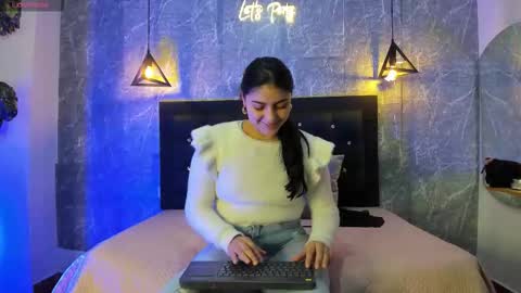 Ember Hodson online show from September 9, 10:48 am