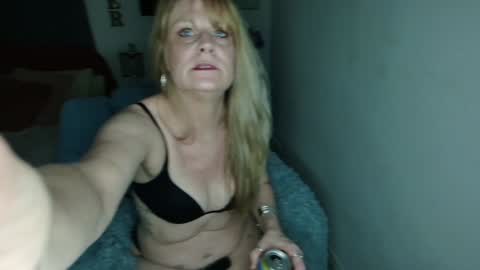 Ember Pheonixxx online show from December 2, 2:09 am