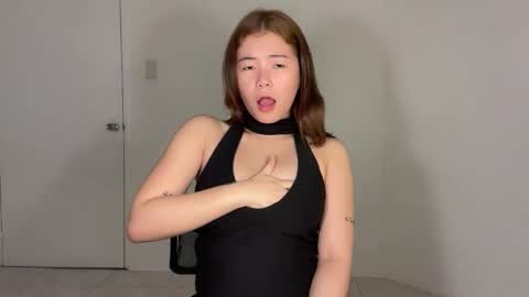 Snapshot of emelia_ardiente chatting on March 27, 9:21 am Ivy online show from March 27, 9:21 am