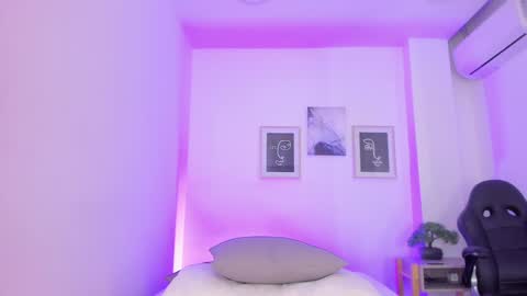 emelie_89 online show from December 13, 3:21 pm