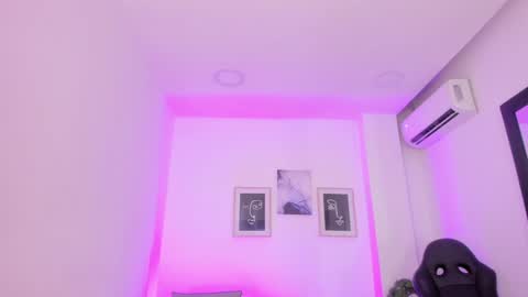 emelie_89 online show from December 17, 11:49 am