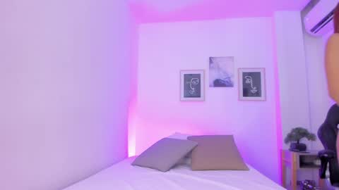 emelie_89 online show from December 18, 11:34 am