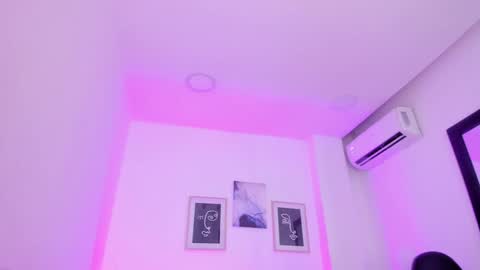 emelie_89 online show from December 24, 3:26 pm