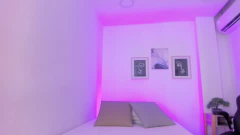 emelie_89 online show from December 30, 1:14 pm