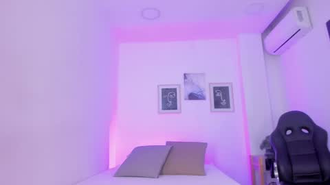 emelie_89 online show from January 10, 11:43 am