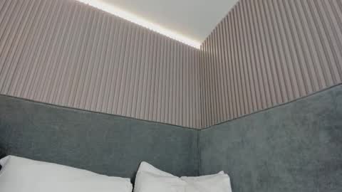 emelie_89 online show from January 14, 12:00 pm