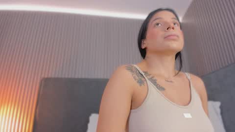 emelie_89 online show from February 23, 11:40 am