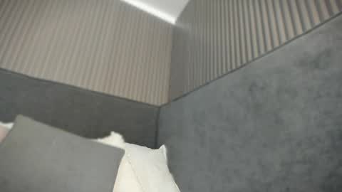 emelie_89 online show from May 2, 11:37 am