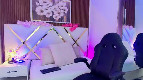 Emily  online show from July 11, 7:55 am