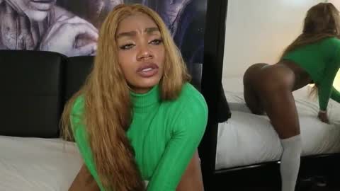 anyelii  online show from November 28, 4:37 am