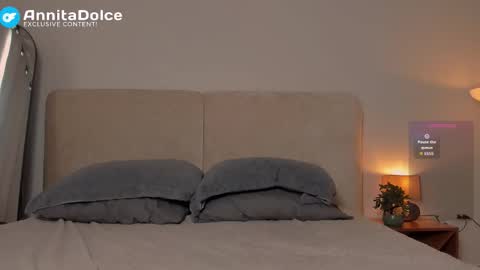 Snapshot of emely_dolce chatting on March 2, 12:01 pm ana online show from March 2, 12:01 pm