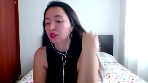 Snapshot of emely_sexx chatting on October 8, 4:15 pm emely_sexx online show from October 8, 4:15 pm