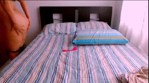 Snapshot of emely_sexx chatting on January 16, 6:45 pm emely_sexx online show from January 16, 6:45 pm