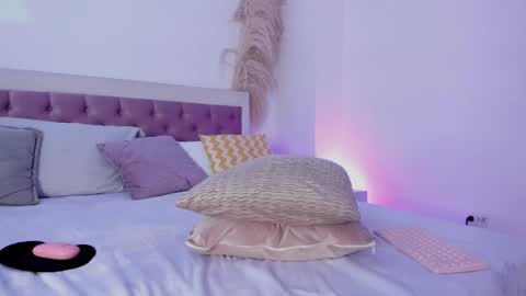 Emy online show from March 6, 7:54 pm