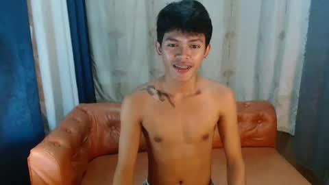 Snapshot of emerald_cummer chatting on February 11, 3:17 pm emerald_cummer online show from February 11, 3:17 pm
