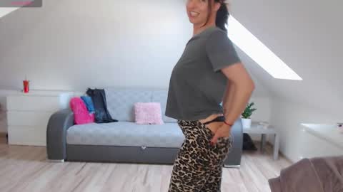 Snapshot of emerald_kittycat chatting on March 9, 12:09 pm just me online show from March 9, 12:09 pm