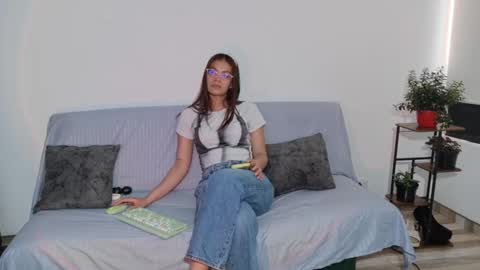 Snapshot of emerald_sparkles chatting on September 13, 5:35 pm sabrina online show from September 13, 5:35 pm