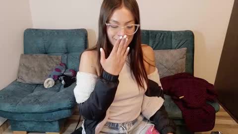 Snapshot of emerald_sparkles chatting on October 17, 4:59 am sabrina online show from October 17, 4:59 am