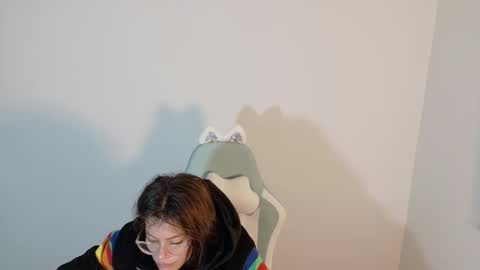 Snapshot of emerald_sparkles chatting on November 3, 4:25 am sabrina online show from November 3, 4:25 am