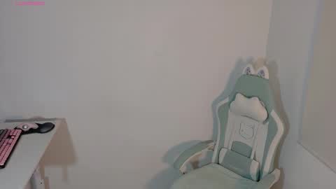 Snapshot of emerald_sparkles chatting on November 16, 11:54 pm sabrina online show from November 16, 11:54 pm