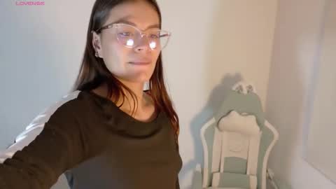 Snapshot of emerald_sparkles chatting on November 22, 2:54 am sabrina online show from November 22, 2:54 am