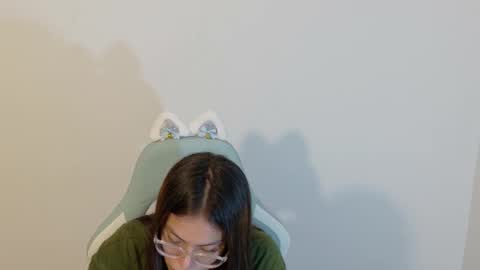 Snapshot of emerald_sparkles chatting on November 30, 2:37 am sabrina online show from November 30, 2:37 am