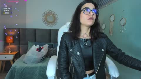 Snapshot of emeralda_co chatting on February 11, 12:32 pm Esmeralda online show from February 11, 12:32 pm