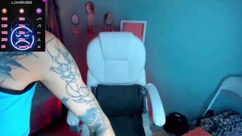 Snapshot of emeralda_co chatting on February 12, 1:17 pm Esmeralda online show from February 12, 1:17 pm