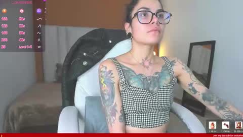 Snapshot of emeralda_co chatting on February 17, 11:11 pm Esmeralda online show from February 17, 11:11 pm