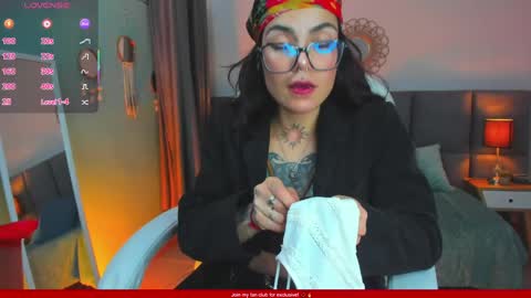 Snapshot of emeralda_co chatting on March 11, 5:19 pm Esmeralda online show from March 11, 5:19 pm