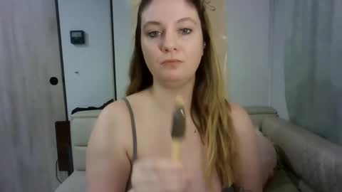 Snapshot of emerieskye chatting on February 11, 6:13 pm EmerieSkye online show from February 11, 6:13 pm