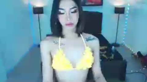 emerladmore online show from July 28, 1:32 pm