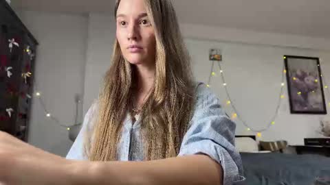 emi__ly online show from February 24, 12:36 pm