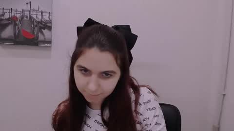 emi_lia_ online show from February 12, 2:45 pm