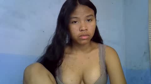 Snapshot of emiehottie chatting on June 9, 6:58 am Ami online show from June 9, 6:58 am