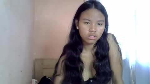 Snapshot of emiehottie chatting on June 14, 7:21 am Ami online show from June 14, 7:21 am