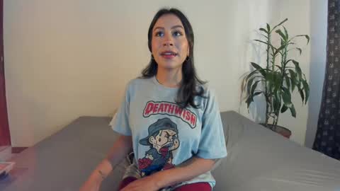 Emilia Gomez online show from March 7, 8:00 pm