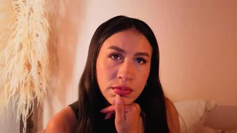 Emilia Gomez online show from November 15, 2:24 pm