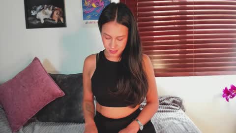 Snapshot of emigomez_ chatting on February 17, 7:42 pm Emilia Gomez online show from February 17, 7:42 pm