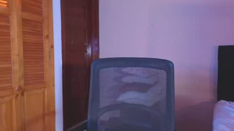 Emilia Gomez online show from July 18, 1:32 am